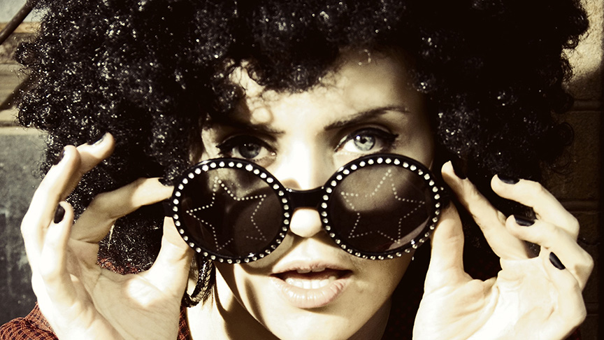 Woman with sunglasses